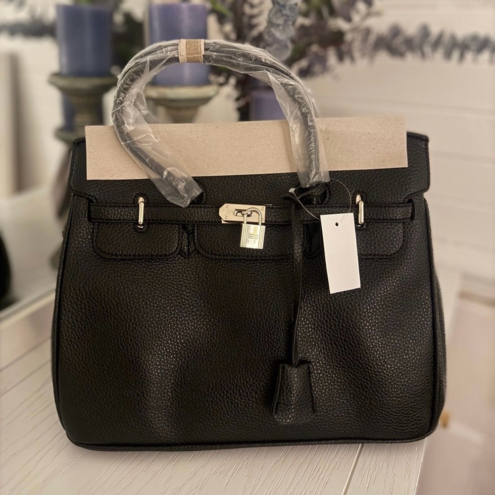 Elegant Black Leather Handbag